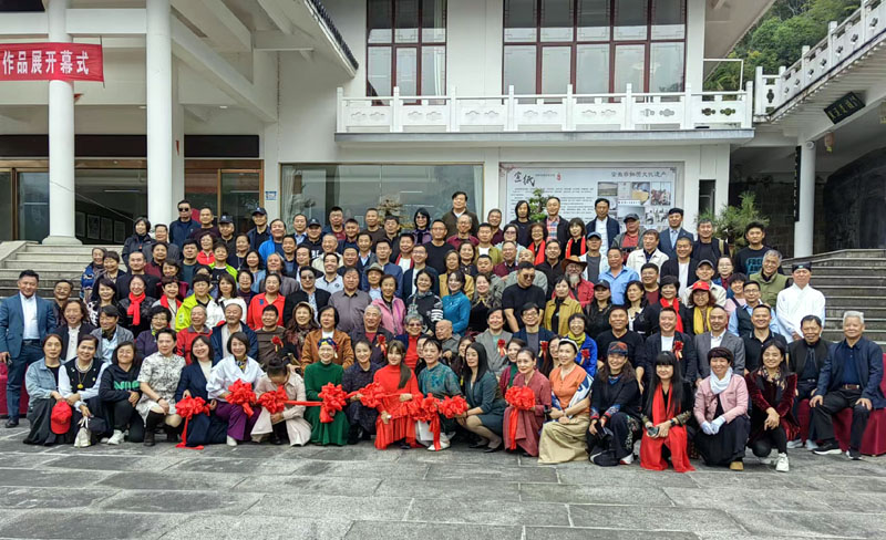 7、到場嘉賓及藝術(shù)家合影留念.jpg