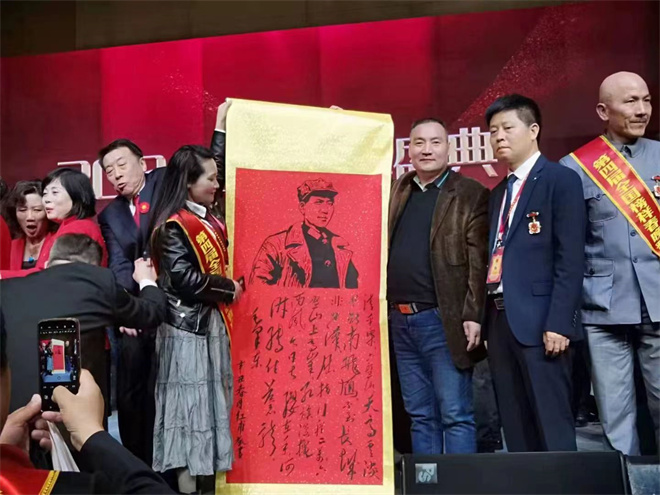 追尋毛體藝術：翰墨丹青，偉人風范 ——記毛體藝術家賈紅甫