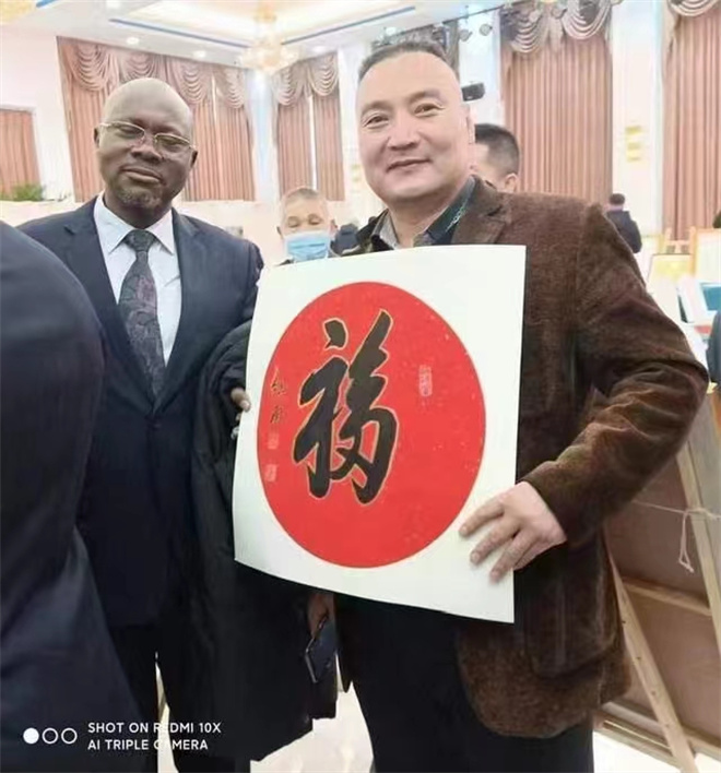 追尋毛體藝術：翰墨丹青，偉人風范 ——記毛體藝術家賈紅甫