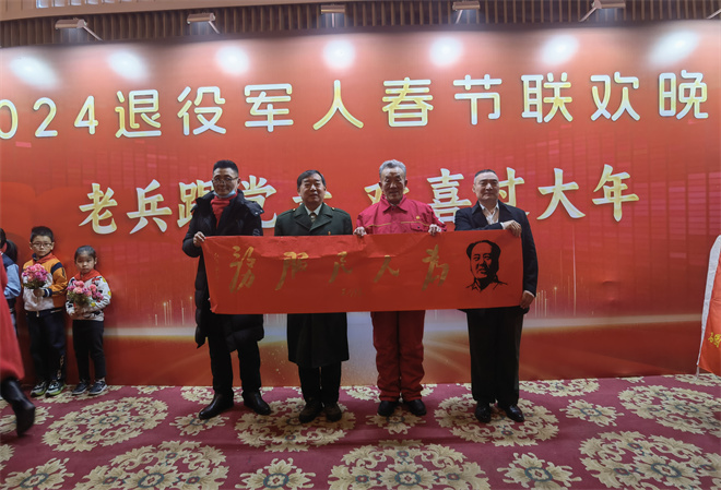 追尋毛體藝術：翰墨丹青，偉人風范 ——記毛體藝術家賈紅甫