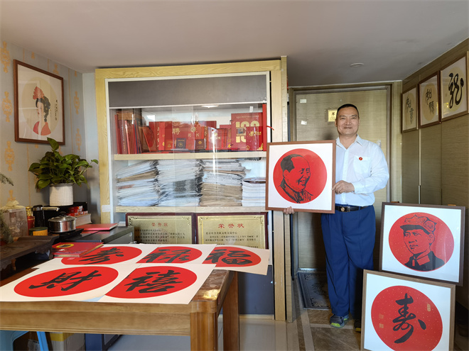 追尋毛體藝術：翰墨丹青，偉人風范 ——記毛體藝術家賈紅甫