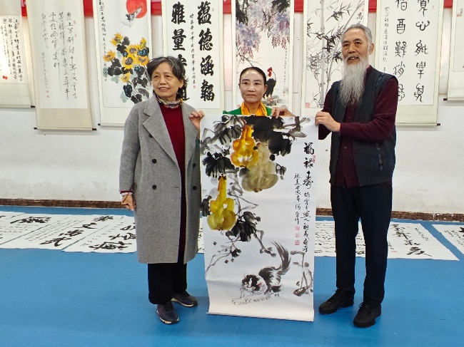 陳香梅世界藝術(shù)家協(xié)會書畫筆會在京舉行 17位名家揮毫共繪藝術(shù)盛宴     2025年10月8日上午10時，由陳香梅世界藝術(shù)家協(xié)會主辦的“書畫藝術(shù)交流筆會”在北京盛合體育中心圓滿舉行。來自全國各地的17(圖11)